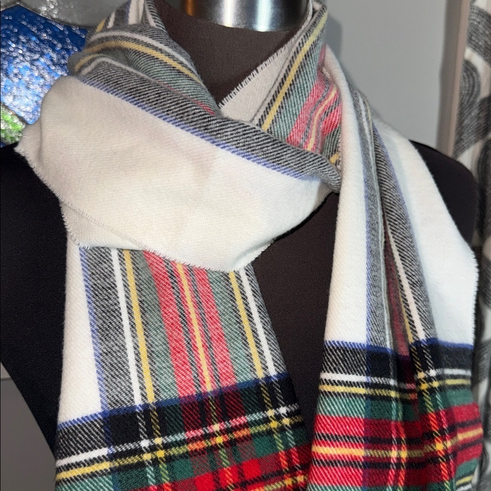 100% Cashmere Ivory & Red Plaid Scarf Made in Scotland - Picture 3 of 6